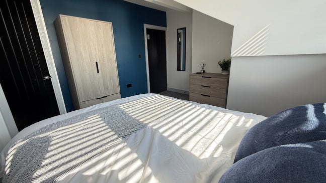 En-Suite Double, Hunslet HMO, Bills Inc — 9AV Main Photo