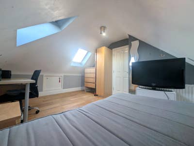 Large Double Room Main Photo