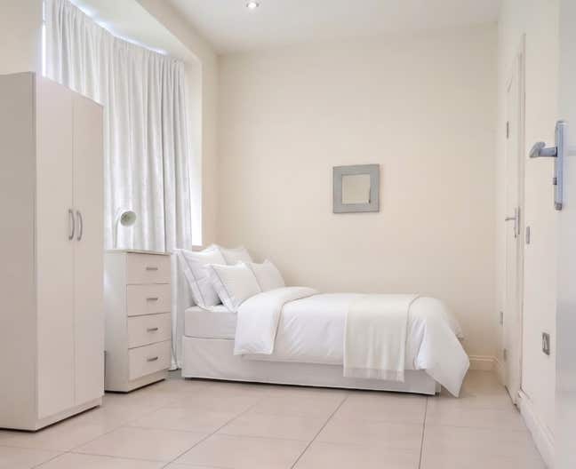 En Suite – E13 🏠 Plaistow / Upton Park Zone 3 Main Photo