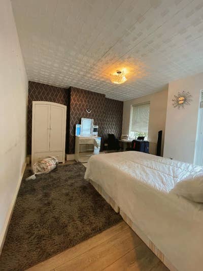 2 Rooms- August- Room W/ Balcony🌟 | Shoreditch  Main Photo