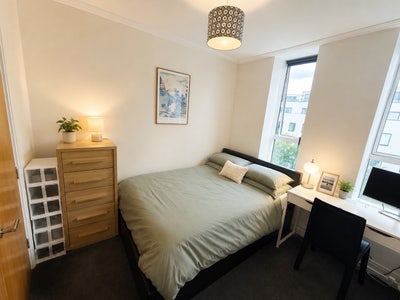Double Bedroom + Private Bathroom (Arsenal) Main Photo