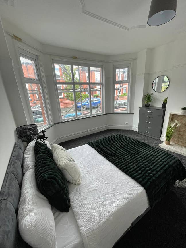 Spacious Room available now at Victoria Park  Main Photo
