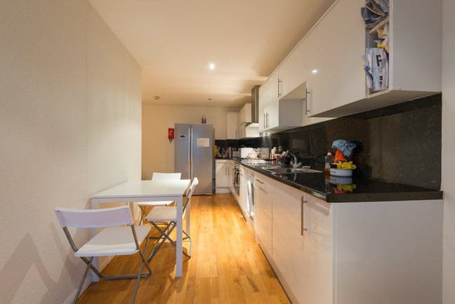 Furnished Room🥇Modern & Clean/ 3 Bed Flat Main Photo