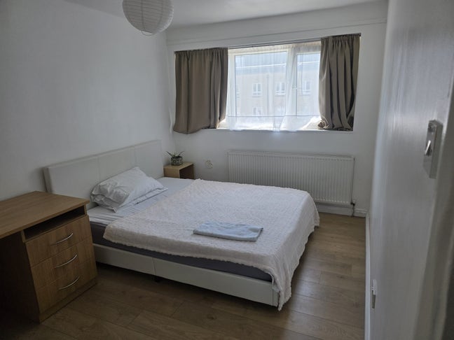 2 Spacious Double Rooms and Large Single Room  Main Photo