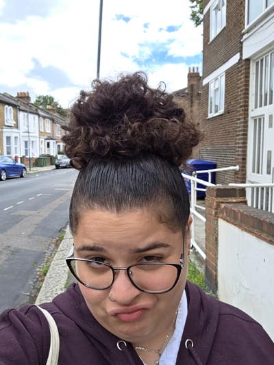 25 y/o woman looking for a room for my cat and I Main Photo