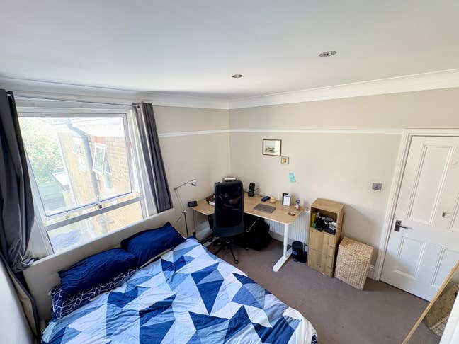 Large bedroom, Large Flat - Clapham South Main Photo