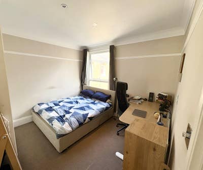 Large bedroom, Large Flat - Clapham South Main Photo
