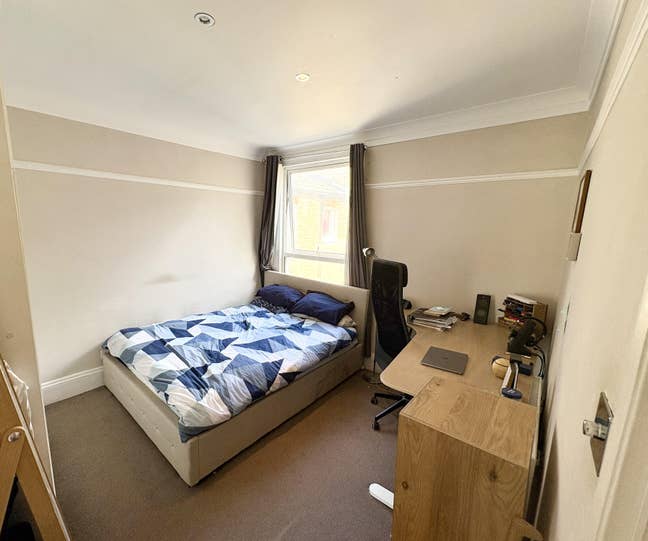 Large bedroom, Large Flat - Clapham South Main Photo