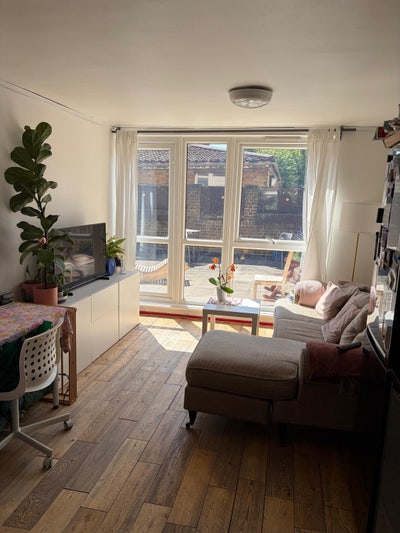 Double Room Available in Shadwell Main Photo