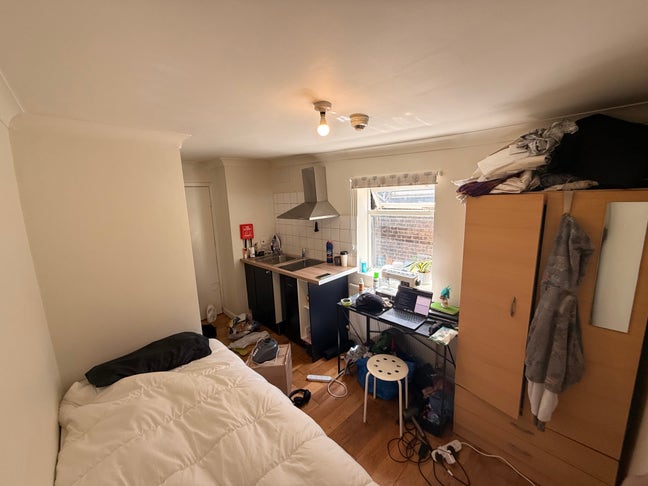 Self-contained studio in Shepherd’s Bush - &pound;800 pc Main Photo