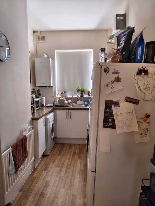 Large room in spacious Leamington parade flat Main Photo