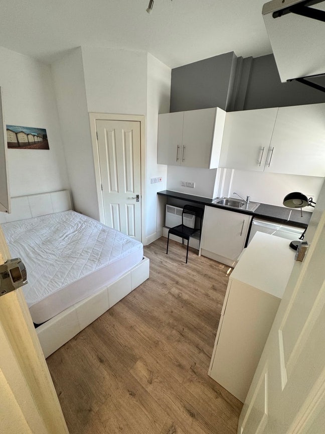 ✪ Ensuite Room with Kitchenette ✪ Main Photo