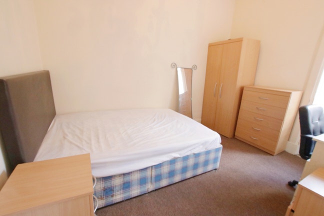 Spacious 2 Bedroom Flat – Byres Road, G11 Main Photo