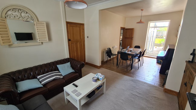 Double room, spacious 3 bed house, sunny garden Main Photo