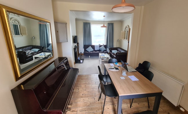 Double room, spacious 3 bed house, sunny garden Main Photo