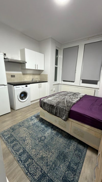 🏡 Studio Flat to Let in Willesden Green  Main Photo