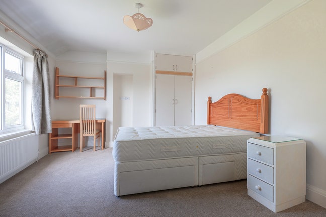 Large Ensuite Room in Quality Hykeham House Main Photo