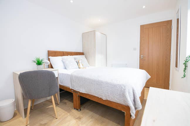 Stunning House ,Swinton M27,Glamorous Renovation!  Main Photo
