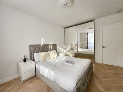 Beautiful Double Room with Garden  Main Photo