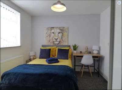 New Student Home Kensington  Main Photo