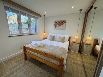 Short Let - Stunning 1 Bedroom Flat in CB1 Main Photo