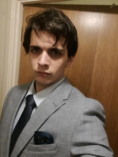 Professional Male seeks a single or double room Main Photo