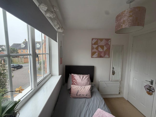 Single bedroom to rent Main Photo
