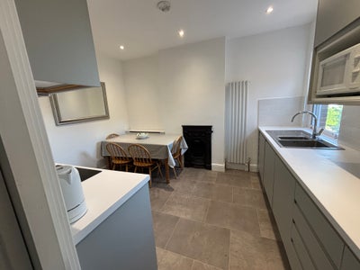 Lovely Coastal Apartment - Double Beds 2 Bathroom Main Photo