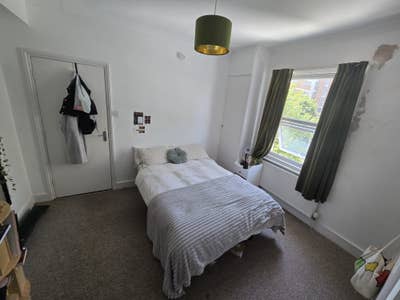 Bright Double Room in Queer‑Friendly 3‑Bed Maisone Main Photo