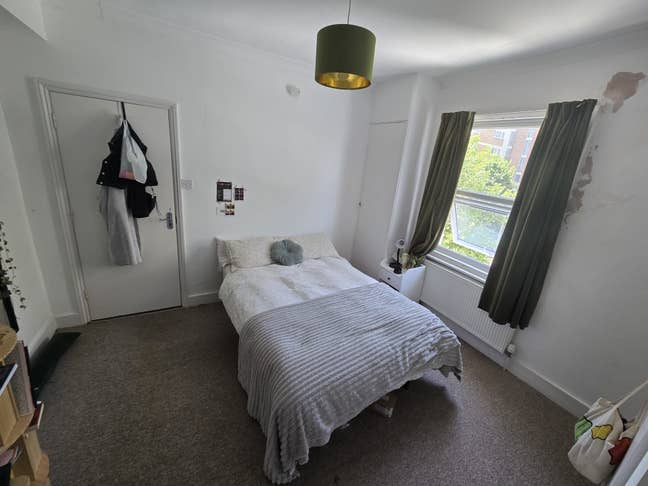 Bright Double Room in Queer‑Friendly 3‑Bed Maisone Main Photo