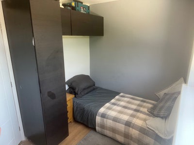 10 min walk to train station & amenities  Main Photo