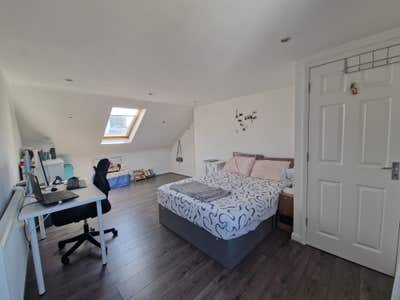 Beautiful en-suite room with own private kitchen Main Photo