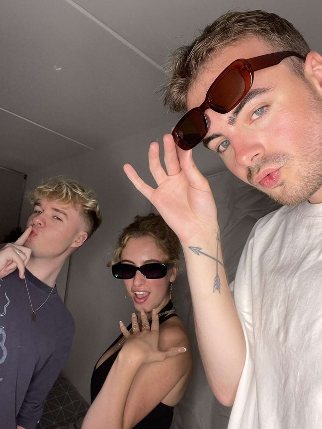 2 Friends Looking for Housemates Main Photo