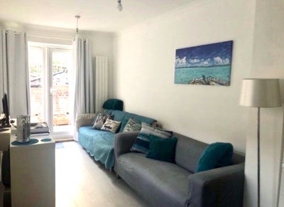 Large room in quite terrace house with garden Main Photo