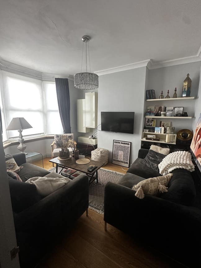  Double Room in a Beautiful 2 storey house Main Photo