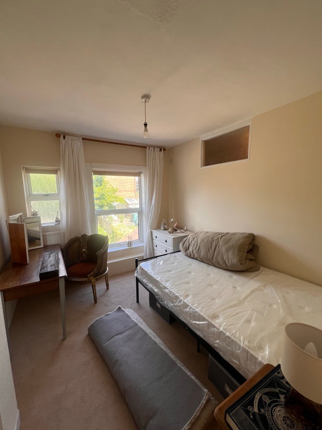 ✨Bright Room with Big Garden (Bills Incuded) ✨ Main Photo