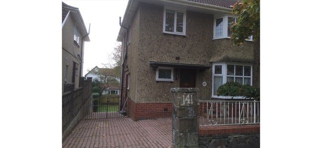 Large room in quiet house. Ample parking. Main Photo