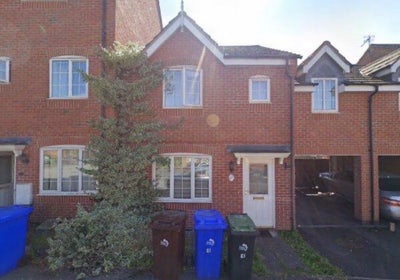 4 bedroom property near Royal Stoke Hospital Main Photo
