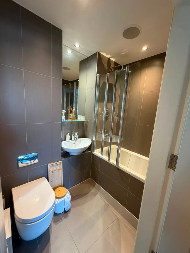 Lovely en-suite in Earsfield   Main Photo