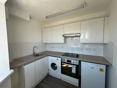 1 Bedroom  flat to rent in Pounders End EN3 Main Photo