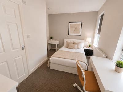 🚨6 Excellent Double En Suites Near City Centre🚨 Main Photo