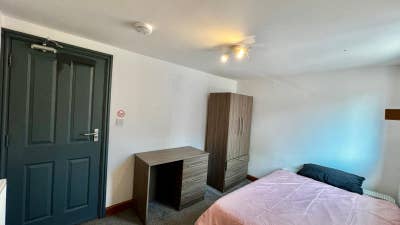 Affordable Double Room! Available Same Day!  Main Photo
