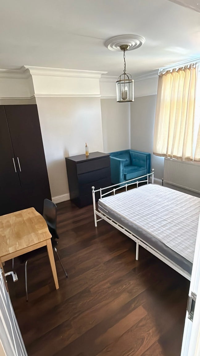 Large Double Room - Palmers Green Main Photo