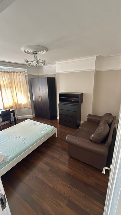 2 Large Double Rooms - Palmers Green Main Photo