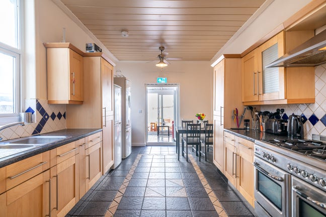 A spacious double bedroom with private bathroom  Main Photo