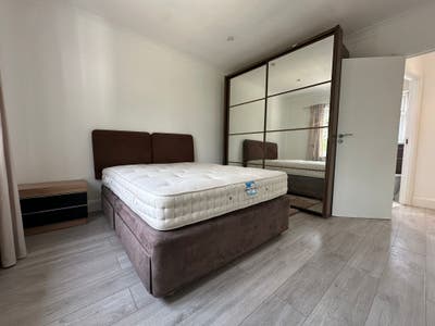 Amazing 3 bed flat to rent near West Finchley Stat Main Photo