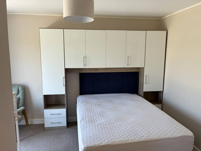 HPC Contractors - double room x1 – parking (TA9) Main Photo