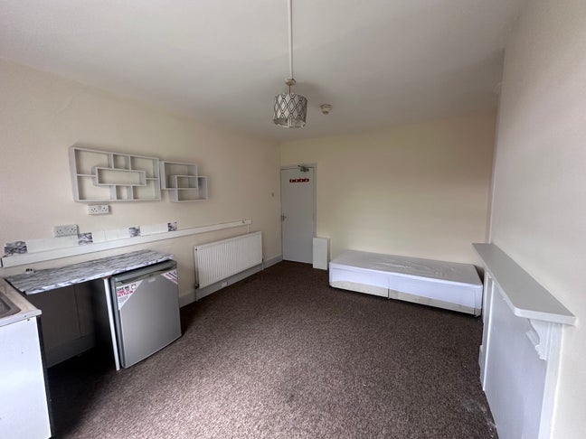 Part furnished Bedsit in Clifton Bristol  Main Photo