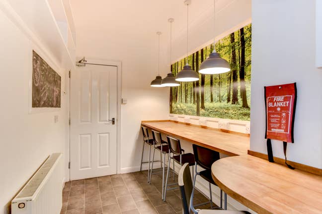 Spacious & Furnished Rooms - Bills All-in! Main Photo
