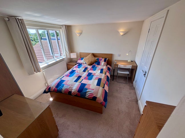 Fully Furnished Ensuite room and Double Bedroom  Main Photo